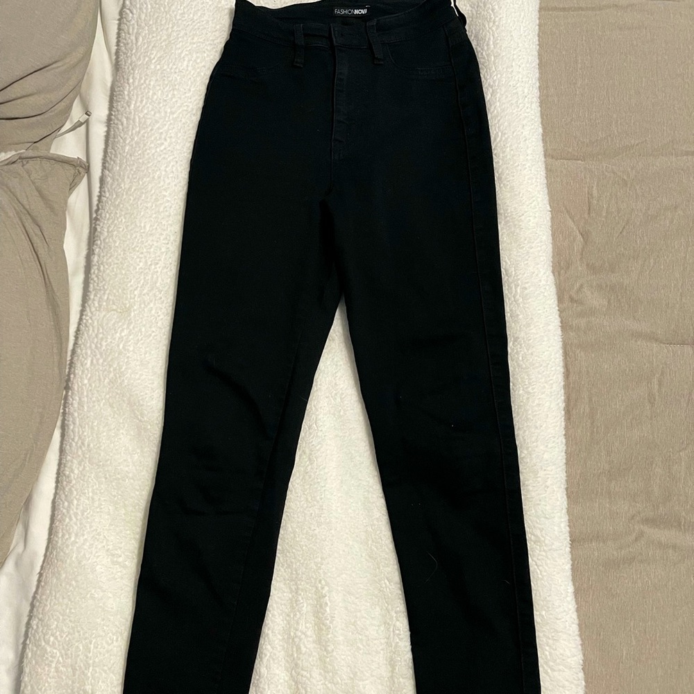 Fashion nova size 3 black jeans. high rise. skinny jeans
